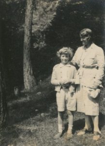 Young EvG with his mother Helene, 1920s